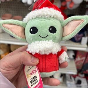 Hallmark itty bitty Star Wars Mandalorian